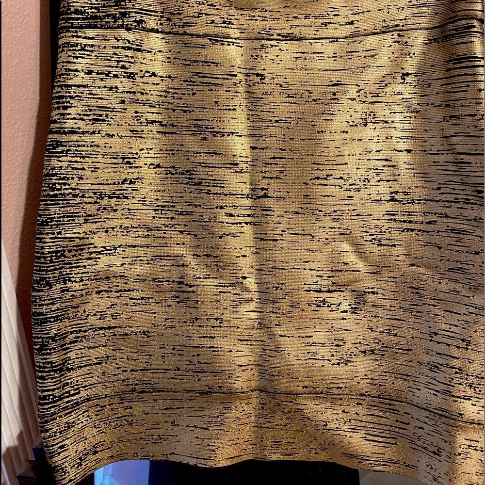 Bcbg bodycon Spandex gold and black mini skirt.